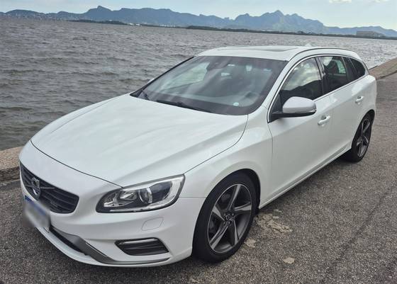 VOLVO V60 2.0 T5 R DESIGN DYNAMIC 16V TURBO GASOLINA 4P AUTOMATIZADO VOLVO V60 2.0 T5 R DESIGN DYNAMIC 16V TURBO GASOLINA 4P AUTOMATIZADO